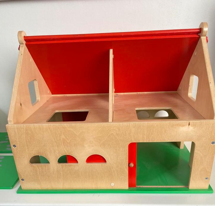 Grote houten boerderij met diertjes, Kinderen en Baby's, Speelgoed | Poppenhuizen, Zo goed als nieuw, Poppenhuis, Ophalen of Verzenden