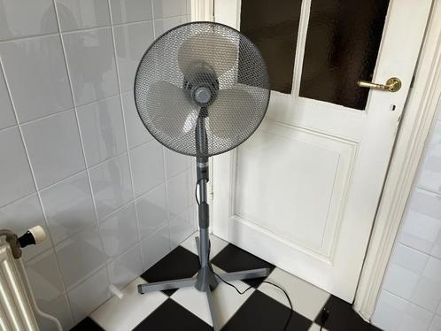 Statief Ventilator op voet: 3 snelheden en in hoogte verst., Witgoed en Apparatuur, Ventilatoren, Zo goed als nieuw, Statiefventilator