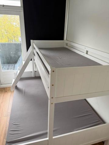Zo Goed Als Nieuw Stapelbed 3 Persoons + Matrassen beschikbaar voor biedingen