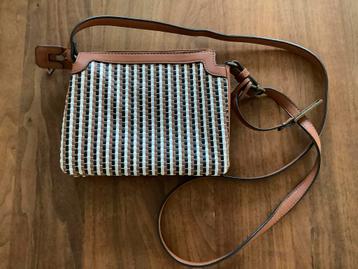 Bullagi schoudertasje, met ritssluiting en 3 vakken. beschikbaar voor biedingen