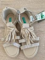 Nieuwe beige suède sandalen van Benetton mt. 35/36, Meisje, Schoenen, Nieuw, Ophalen of Verzenden