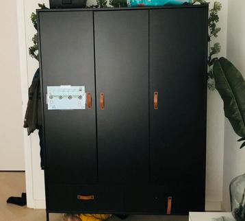 Kast 3 deuren 3 lades mat zwart 