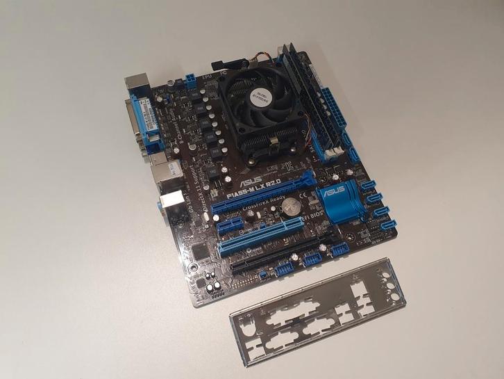 Asus F1A55-M LX R2.0 Socket FM1 Moederbord + AMD A4-3300, Computers en Software, Moederborden, Zo goed als nieuw, AMD, DDR3, Ophalen of Verzenden