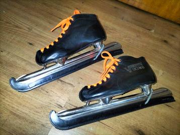 Nog prima Vikingnoren, schaatsen mt 36 +beschermers,€20,- beschikbaar voor biedingen