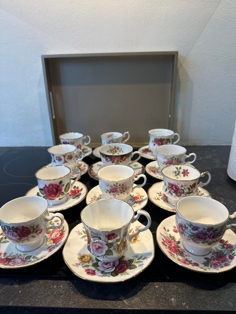 Engelse porseleinen kopjes en schotels - 12-delig, Huis en Inrichting, Keuken | Servies, Ophalen of Verzenden, Gebruikt, Porselein