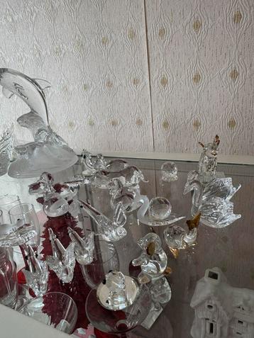 Verzameling glazen beeldjes te koop beschikbaar voor biedingen