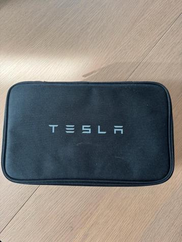 Tesla Model Y afneembare trekhaak (Oris - AK41 - 00110 15) beschikbaar voor biedingen