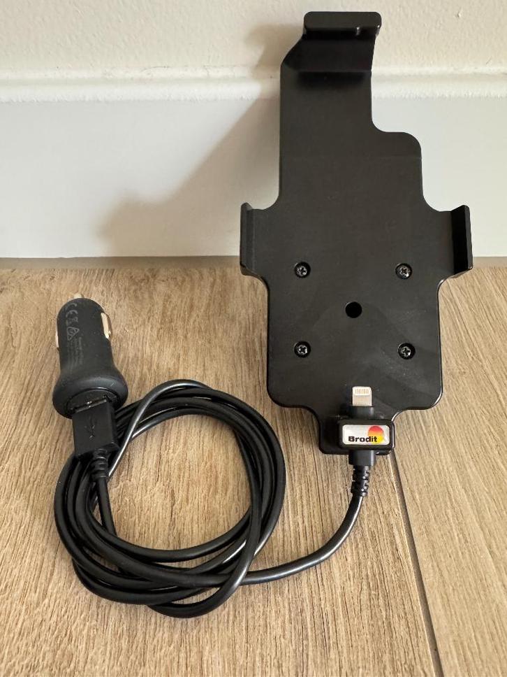 Brodit houder/lader voor iPhone 11 Pro / X / XS met skin, Telecommunicatie, Telefoonhouders, Zo goed als nieuw, Auto, Ophalen of Verzenden