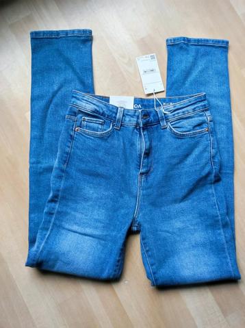 Het is een slim jeans high waist van de c&A maat 36 NIEUW beschikbaar voor biedingen