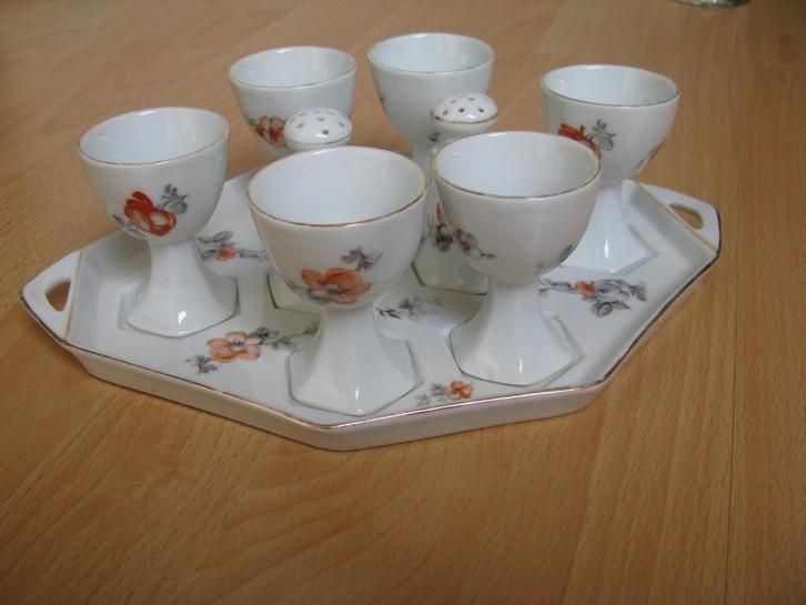 vintage setje eierdopjes, peper/zout setje en 7 bekers, Antiek en Kunst, Antiek | Servies compleet, Ophalen of Verzenden