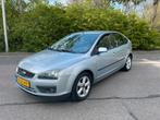 Ford Focus 1.6 5D 2005 Grijs Nieuwe A.P.K, Auto's, Ford, 47 €/maand, Origineel Nederlands, Te koop, Zilver of Grijs