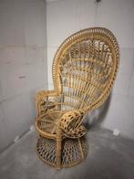 Rotan/Pauwenstoel - Bruin, Huis en Inrichting, Stoelen, Ophalen, Bruin, Riet of Rotan, Zo goed als nieuw