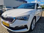 Skoda Scala 1.5 TSI Sport Panodak Virtueel Navi, Auto's, Skoda, 4 cilinders, 150 pk, 620 kg, Wit