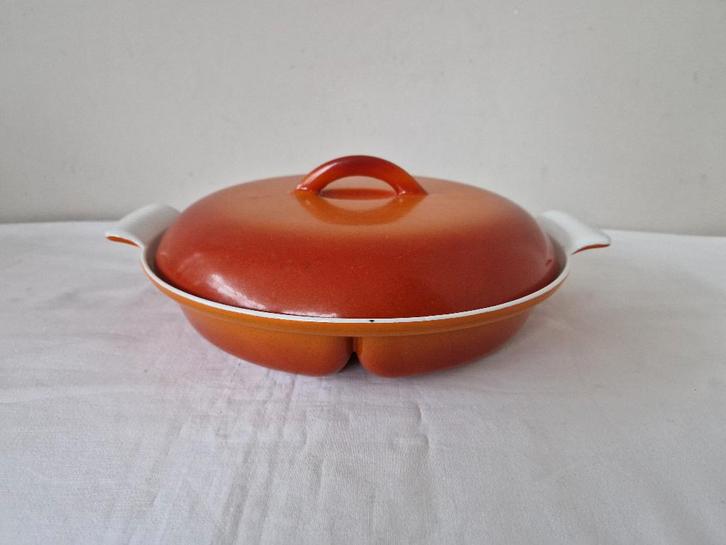 Vintage gietijzeren geëmailleerde 3-vaks pan.FE Belgium., Huis en Inrichting, Keuken | Potten en Pannen, Zo goed als nieuw, Koekenpan of Braadpan