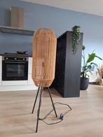 Stijlvolle staande lamp Kwantum, Huis en Inrichting, Lampen | Vloerlampen, Metaal, 100 tot 150 cm, Ophalen of Verzenden, Zo goed als nieuw
