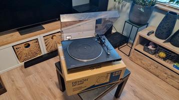 Fantastische volautomatische platenspeler Denon DP300F beschikbaar voor biedingen