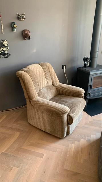 Mooie vintage fauteuil met relax stand beschikbaar voor biedingen