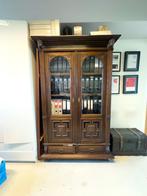 Antieke boekenkast met glas-in-lood look – massief hout, Ophalen, 200 cm of meer, Zo goed als nieuw, 25 tot 50 cm
