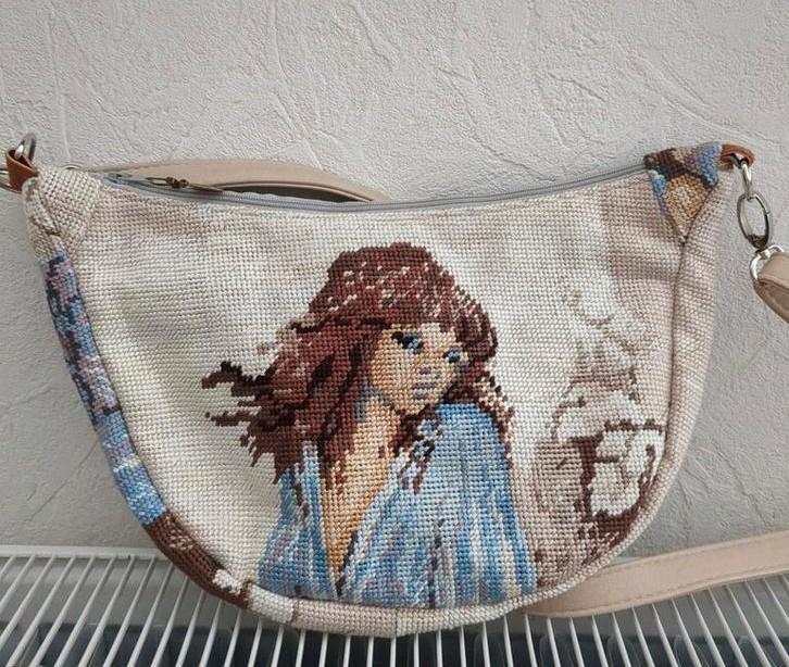 Handgemaakt Geborduurd Schoudertasje, Sieraden, Tassen en Uiterlijk, Tassen | Damestassen, Zo goed als nieuw, Schoudertasje, Beige