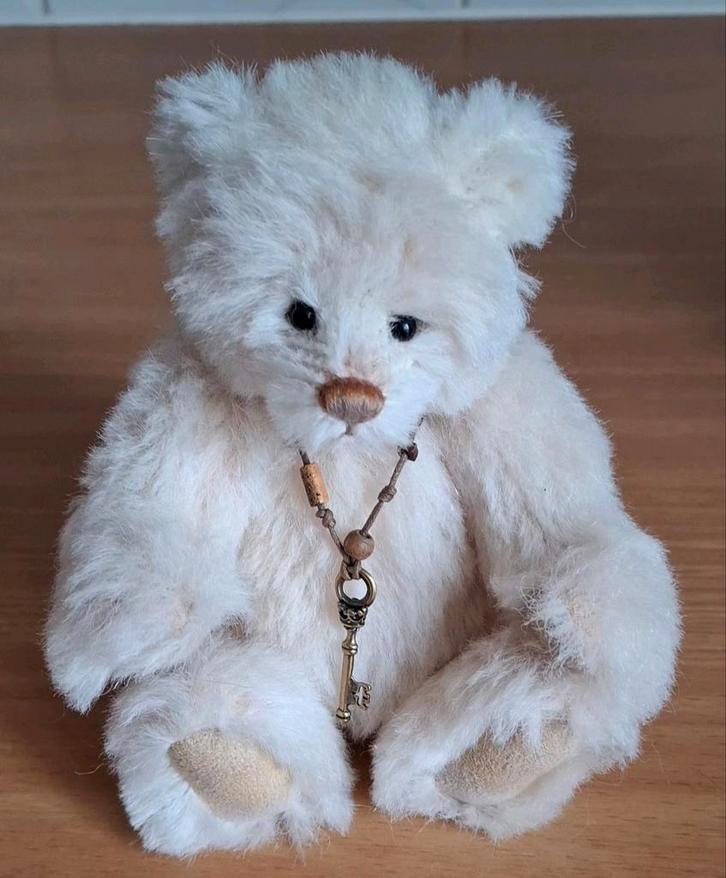 Charlie Bears Minimo Downey. 100% Alpaca, Verzamelen, Beren en Cherished Teddies, Nieuw, Stoffen beer, Overige merken, Verzenden