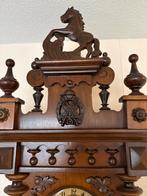 Antieke paarden klok, Ophalen