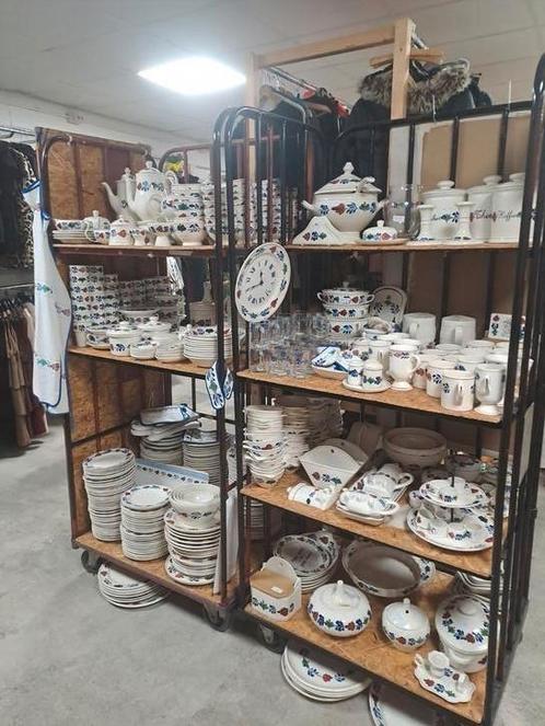 Boerenbont servies bij kramenhuis oosterwolde, Huis en Inrichting, Keuken | Servies, Zo goed als nieuw, Bord(en), Boerenbont, Aardewerk