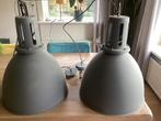 Set van twee grijze hanglampen (Leen Bakker), Huis en Inrichting, Lampen | Hanglampen, Gebruikt, Ophalen