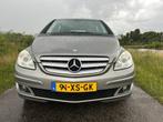 Mercedes-Benz B-Klasse 180 CDI Automaat / Trekhaak / Navi /, Auto's, Mercedes-Benz, Gebruikt, 4 cilinders, 715 kg, Leder en Stof