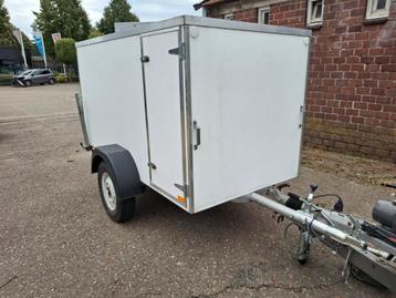 compleet nieuw beplating, elektra en verlichting. beschikbaar voor biedingen