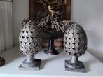 2 Metalenblaadjes dennenappels vorm ornamenten als windlicht, Ophalen, Zo goed als nieuw, Metaal, 25 tot 50 cm