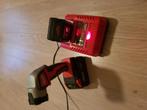 Milwaukee 2x accu 1x lader 1x ledlamp, Doe-het-zelf en Verbouw, Ophalen, Zo goed als nieuw