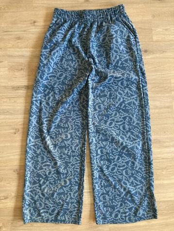 Broek met wijde pijpen  beschikbaar voor biedingen