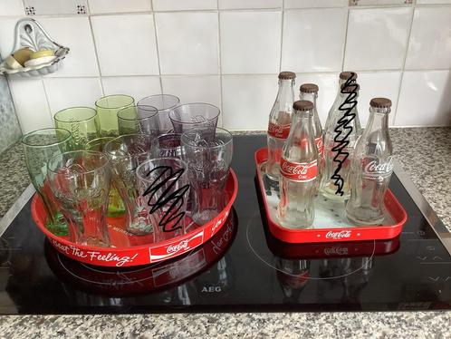 Vintage Coca Cola glazen en flesjes met 2 dienbladen, Verzamelen, Merken en Reclamevoorwerpen, Zo goed als nieuw, Gebruiksvoorwerp
