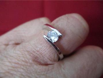 Elegante damesring Ø 18,0 mm met mooie zirkonia # SALE # beschikbaar voor biedingen