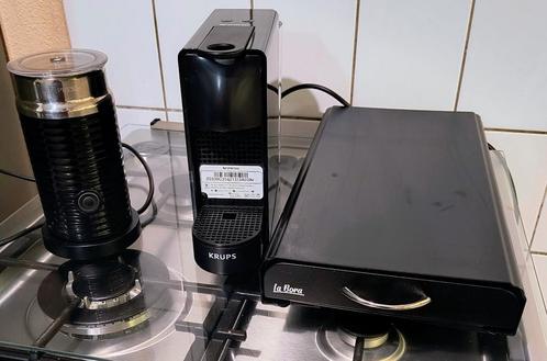 Nespresso apparaat inclusief melkopschuimer, lade en cups., Witgoed en Apparatuur, Koffiezetapparaten, Zo goed als nieuw, Ophalen of Verzenden