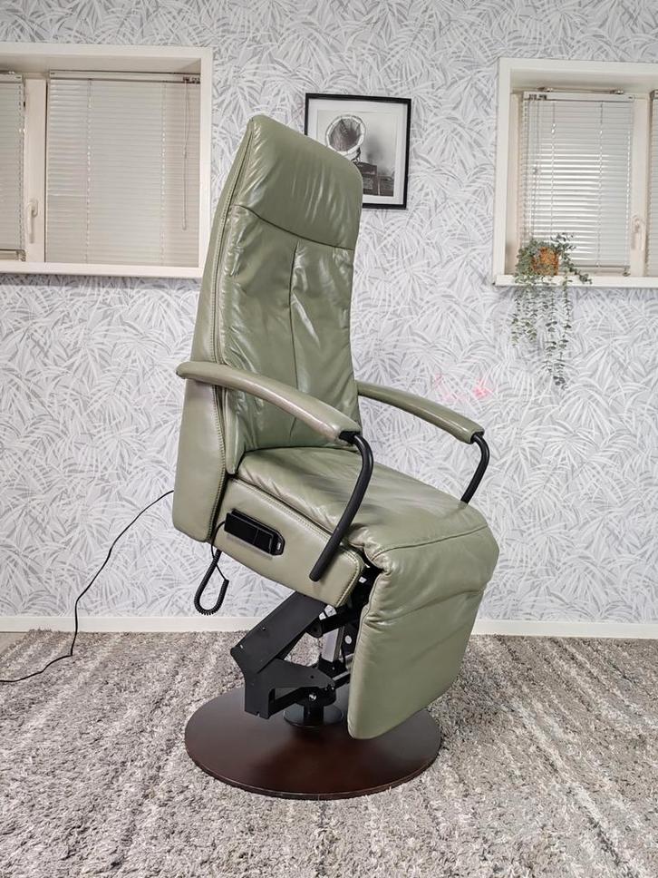 Prominent C100 sta op stoel relax fauteuil met garantie, Huis en Inrichting, Fauteuils, Zo goed als nieuw, Leer, Metaal, 75 tot 100 cm