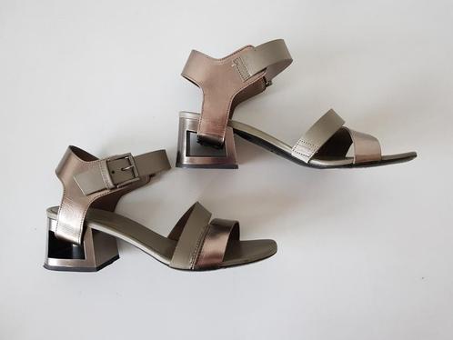 Vic Matie MAAT 40 taupe metallic leren sandalen leuke hakken, Kleding | Dames, Schoenen, Zo goed als nieuw, Sandalen of Muiltjes