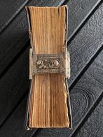 Antiek Boek Bijbel met zilveren sluiting, Antiek en Kunst, Antiek | Boeken en Bijbels, Ophalen of Verzenden