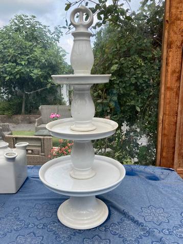 etagere beschikbaar voor biedingen