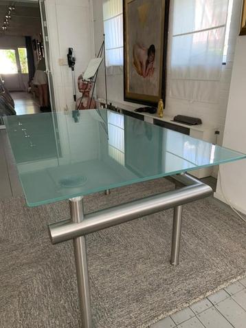Modern Bureau, RVS en glas beschikbaar voor biedingen