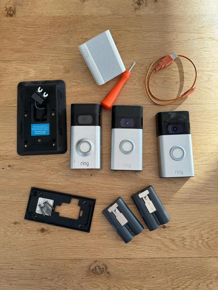 Ring Video Doorbells met accessoires, Huis en Inrichting, Deurbellen, Gebruikt, Draadloos, Ingebouwde camera, Compatibel met smartphone