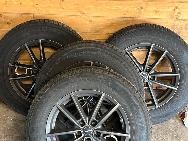 Set van 4 velgen met winterband., Auto-onderdelen, Banden en Velgen, Banden en Velgen, Winterbanden, 17 inch, 215 mm, Personenwagen