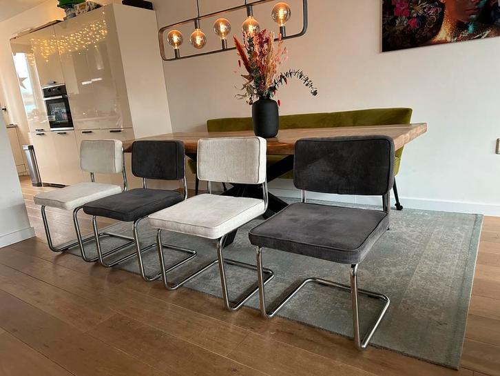 4 corduroy eetkamerstoelen grijs en wit, Huis en Inrichting, Stoelen, Zo goed als nieuw, Vijf, Zes of meer stoelen, Stof, Wit