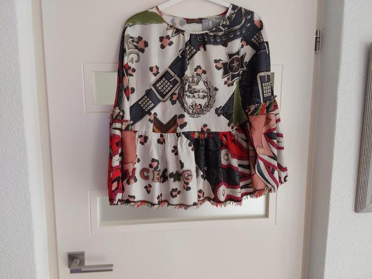 MUCHO GUSTO PRACHTIGE ZIJDE TOP MAAT S-M, Kleding | Dames, Tops, Zo goed als nieuw, Ophalen of Verzenden