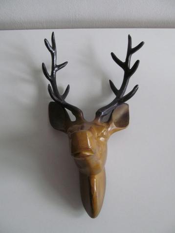 Wanddecoratie Hertenkop met gewei. beschikbaar voor biedingen