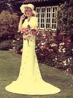 Bruidsjurk met sleep en hoed, handgemaakt  , Trouwjurk, Wit, Ophalen of Verzenden, Zo goed als nieuw