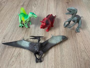 4 kleine dinos beschikbaar voor biedingen
