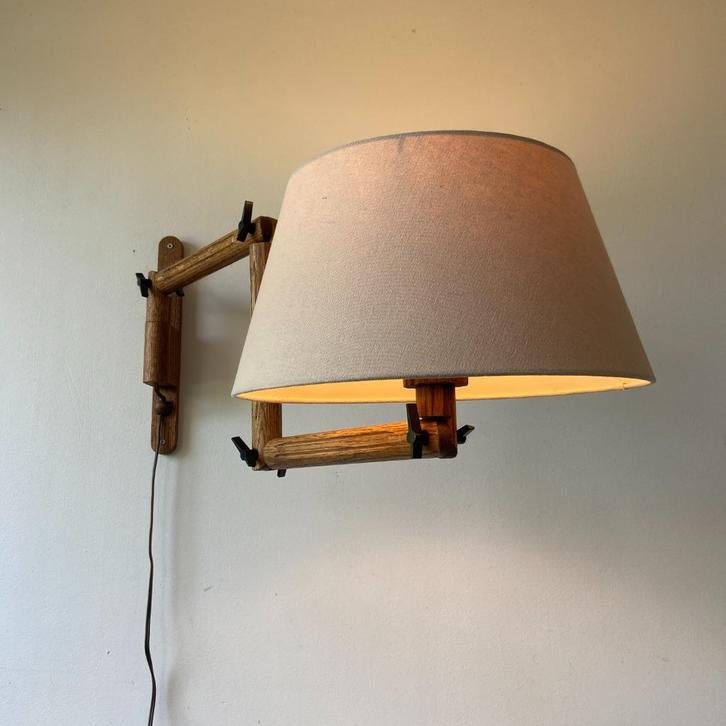 OPRUIMING Scandinavisch design verstelbare wandlamp jaren 70, Huis en Inrichting, Lampen | Wandlampen, Gebruikt, Hout, Kunststof