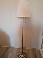 Elegante staande lamp met witte kap, Ophalen, Zo goed als nieuw, Metaal, 150 tot 200 cm