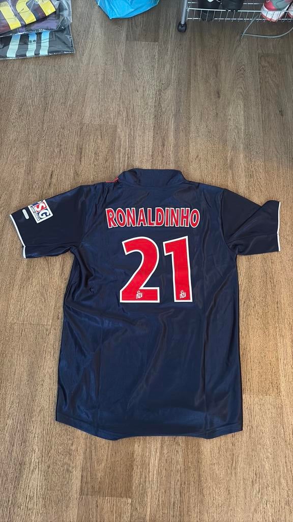 Psg ronadinho shirt maat m (nieuw met prijskaartje), Sport en Fitness, Voetbal, Ophalen of Verzenden, Nieuw, Shirt